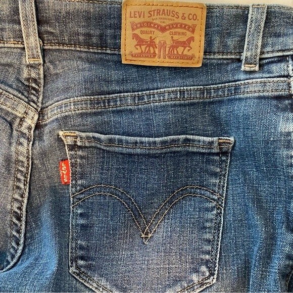 Levi's Straight Leg High Rise Jeans Medium Wash Sexy Fit Denim Size 4 - Picture 4 of 8